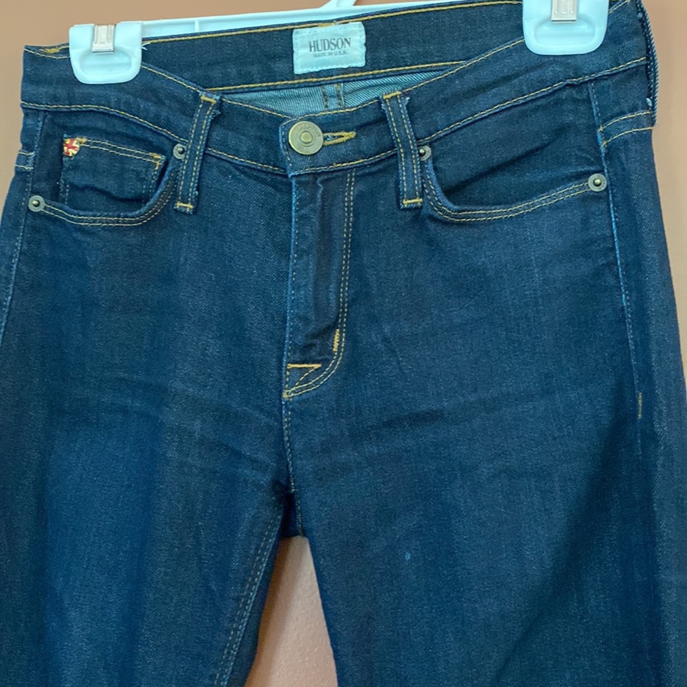 Hudson mid rise skinny ladies denim in size 25 with raw hem.